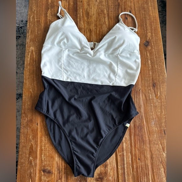 EUC Summersalt The Wave one piece swimsuit - Picture 5 of 8